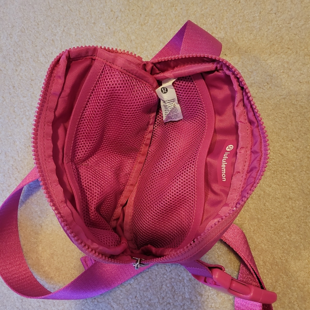 Lululemon Everywhere Belt Bag with Long Strap 1L Sonic Pink Crossbody Travel - Picture 14 of 14